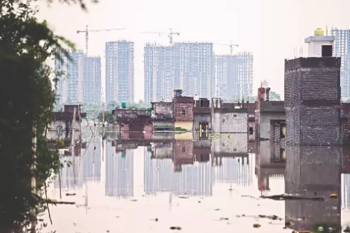 207m mark breached; thousands evacuated 207m mark breached; thousands evacuated