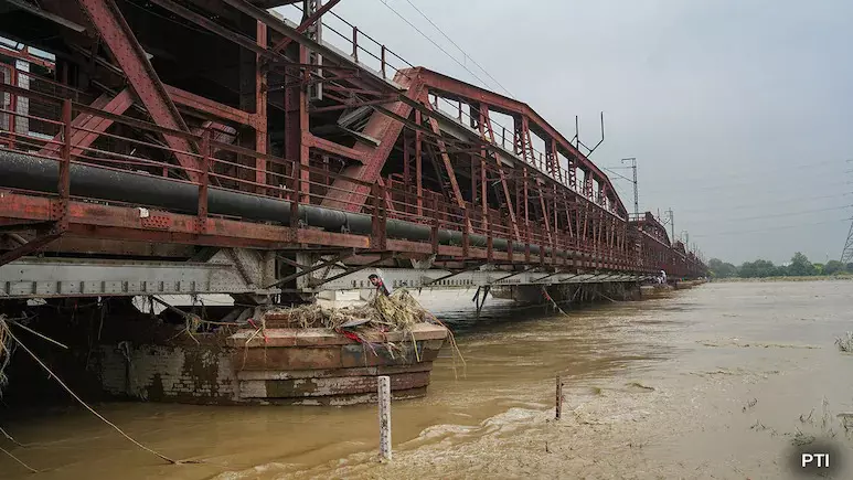 Delhi CM reviews Yamuna flood situation, directs 24x7 monitoring and relief work
