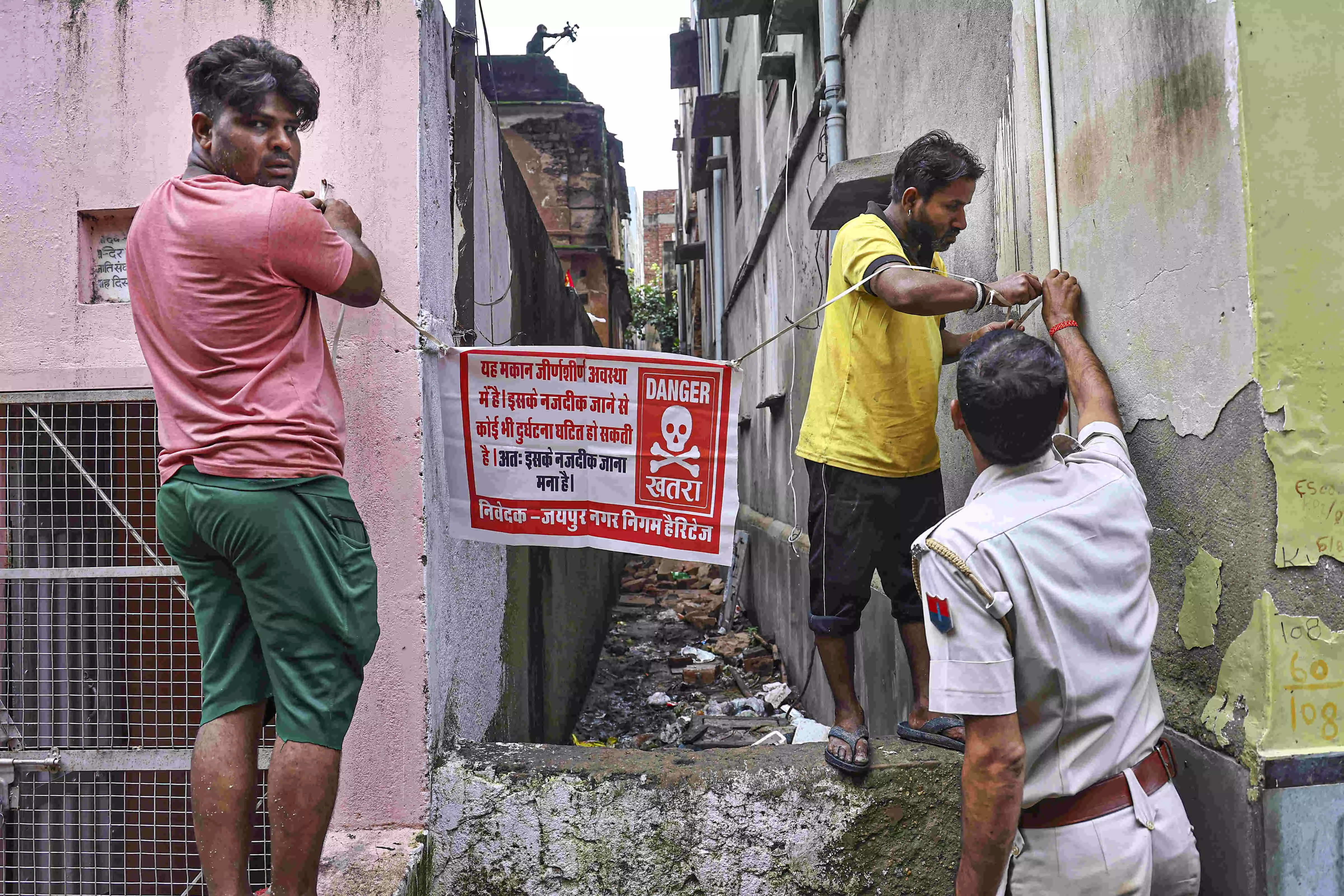 Landslide strikes Himachals Sirmaur, 2 killed in house collapse in Jaipur Landslide strikes Himachals Sirmaur, 2 killed in house collapse in Jaipur