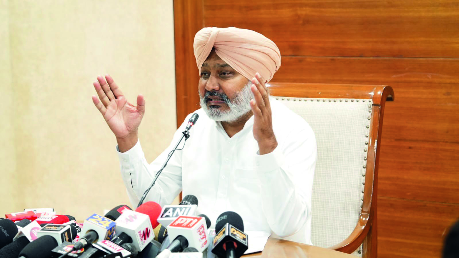 Punjab floods: 2,000 villages & over 4 lakh people impacted, 43 killed Punjab floods: 2,000 villages & over 4 lakh people impacted, 43 killed