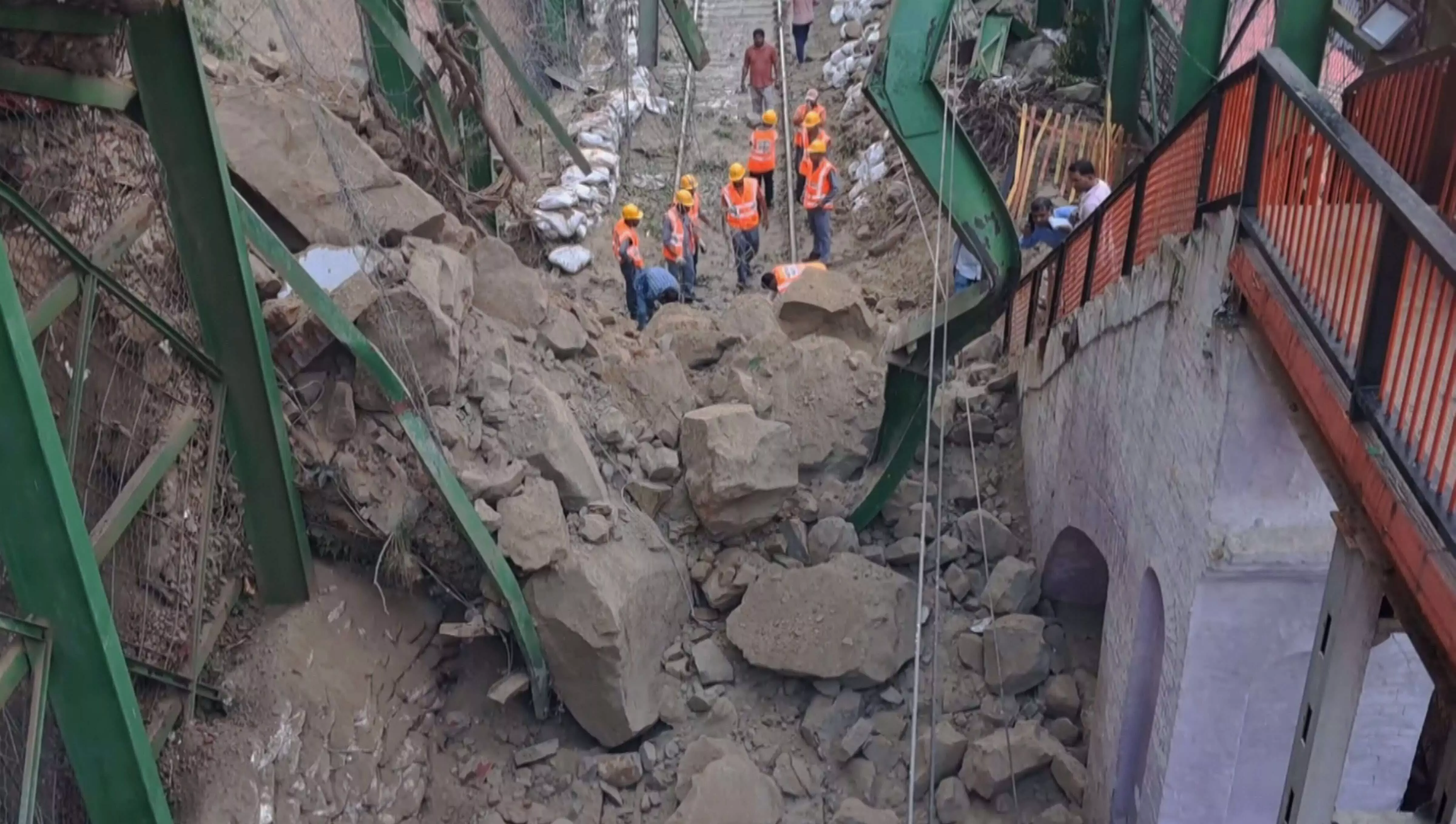 Landslide blocks rail route in Haridwar, movement of trains affected Landslide blocks rail route in Haridwar, movement of trains affected