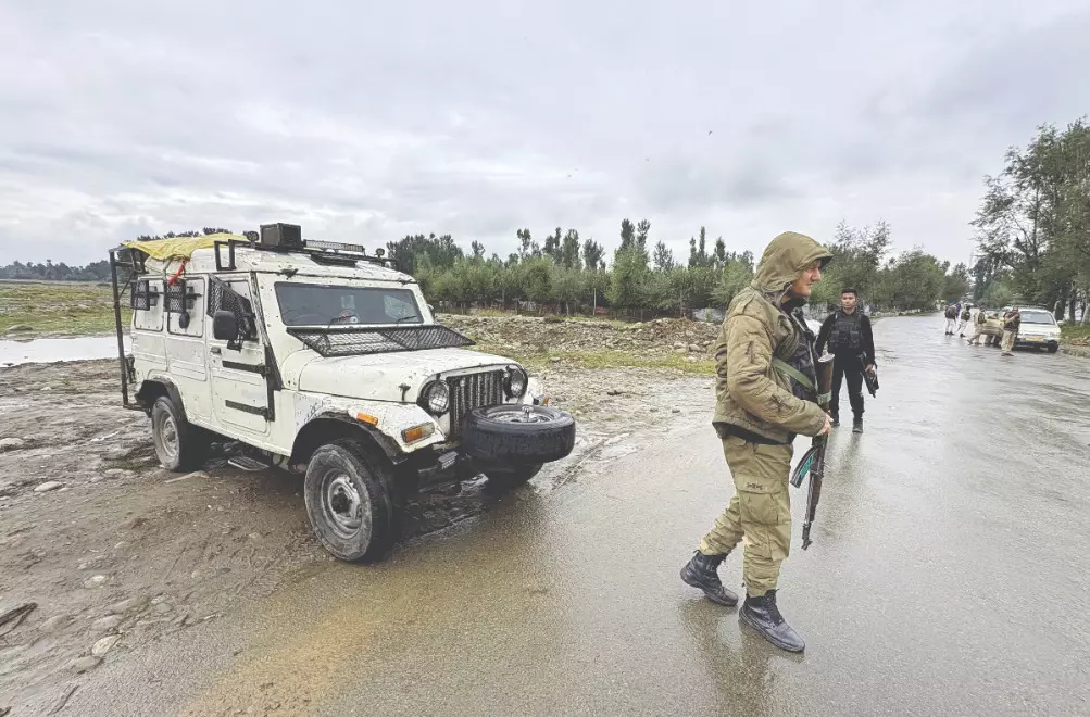 Two terrorists, 2 soldiers killed in encounter in Kulgam district