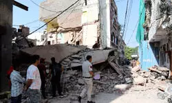 4-storey building collapses in Delhis Subzi Mandi, 22 rescued 4-storey building collapses in Delhis Subzi Mandi, 22 rescued