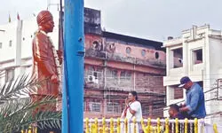 Mamata pays tribute to Thakur Panchanan Barma in Siliguri