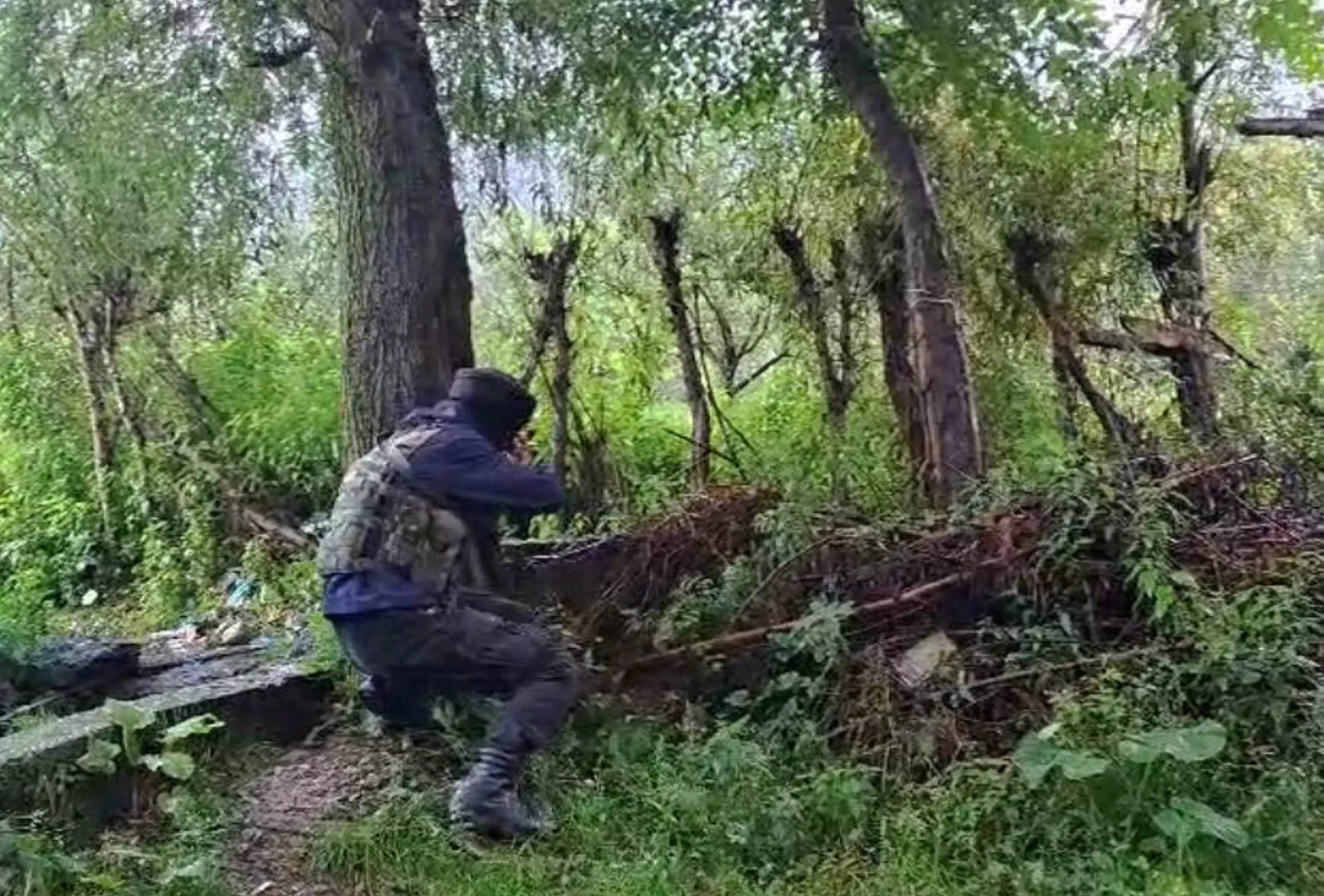 Kulgam encounter enters second day; 2 jawans, 2 terrorists killed so far Kulgam encounter enters second day; 2 jawans, 2 terrorists killed so far