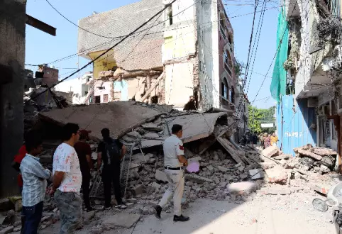 4-storey building collapses in Delhis Subzi Mandi, 22 rescued