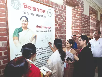 CM stresses pride in language, culture