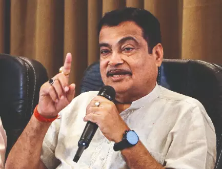 Gadkari pitches extra discount for buyers with scrappage certificate