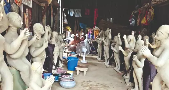 Artisans at full throttle with preps for Vishwakarma Puja
