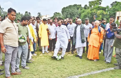 TMC, BJP launch football tourneys invoking Swami Vivekananda