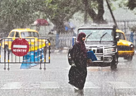 MeT predicts scattered rainfall in South Bengal dists in next 24 hours