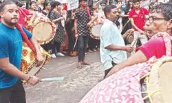 Balurghat ‘dhakis’ head to other states for better earnings this Puja