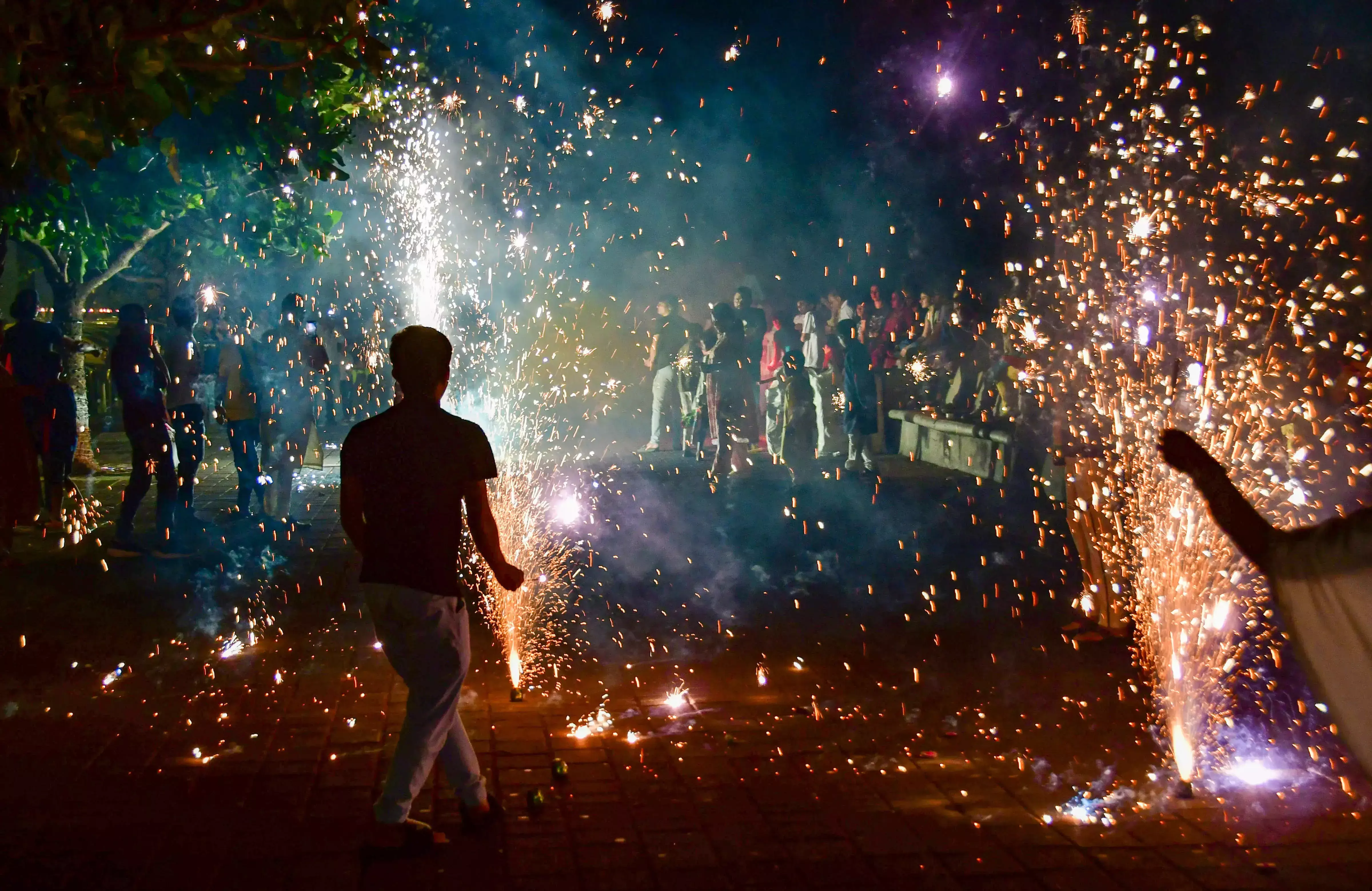 SC asks why firecracker ban limited to Delhi-NCR, seeks pan-India policy