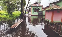Teesta floods submerge villages in Jalpaiguri, nearly 25,000 affected Teesta floods submerge villages in Jalpaiguri, nearly 25,000 affected