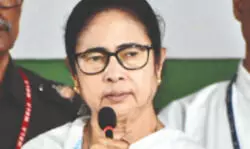 Mamata pays tribute to Sarat Chandra on his birth anniv Mamata pays tribute to Sarat Chandra on his birth anniv