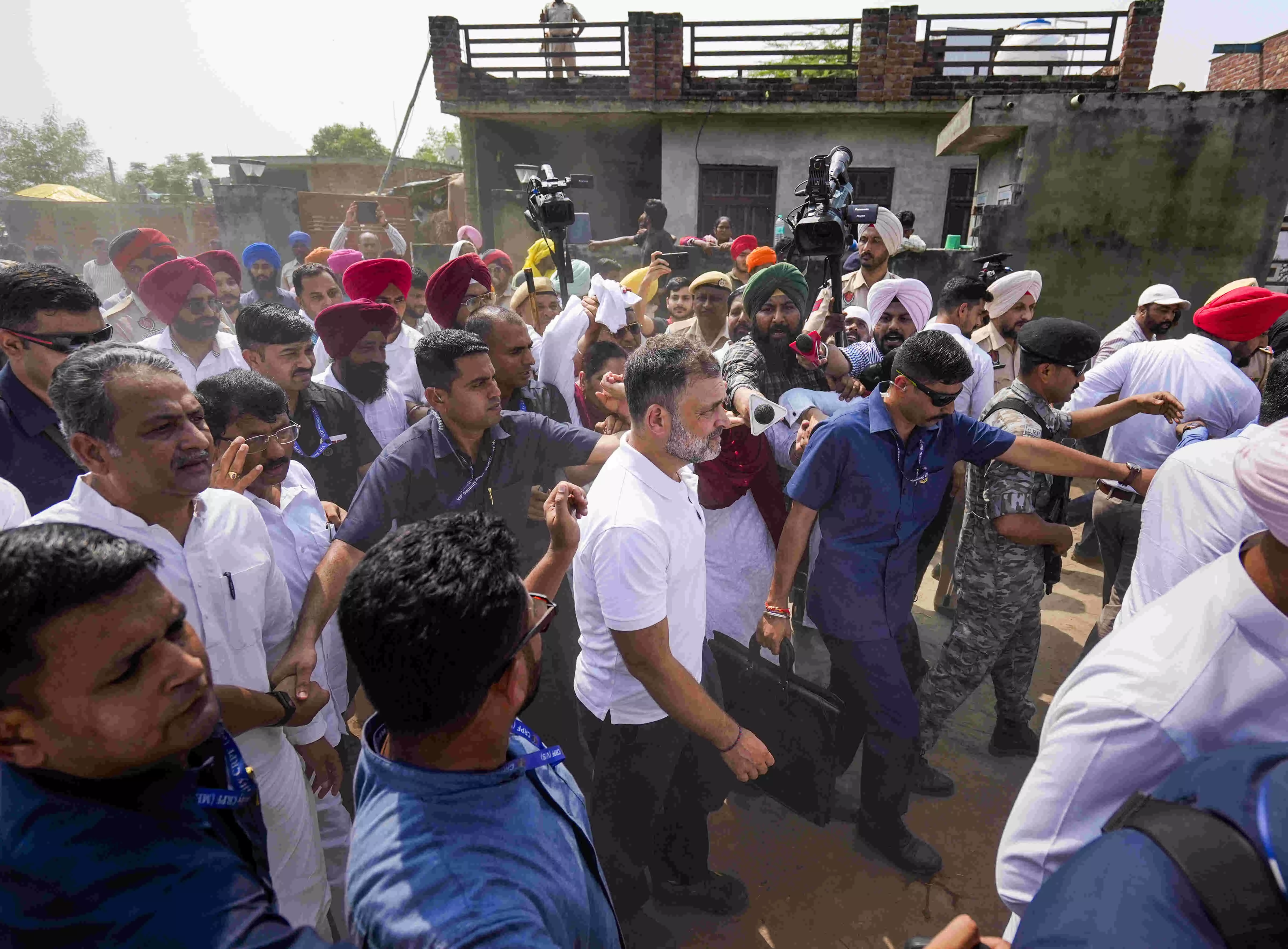 Rahul Gandhi visits flood-hit areas in Amritsar Rahul Gandhi visits flood-hit areas in Amritsar