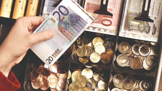 Euro climbs to 4-year peak ahead of Fed call