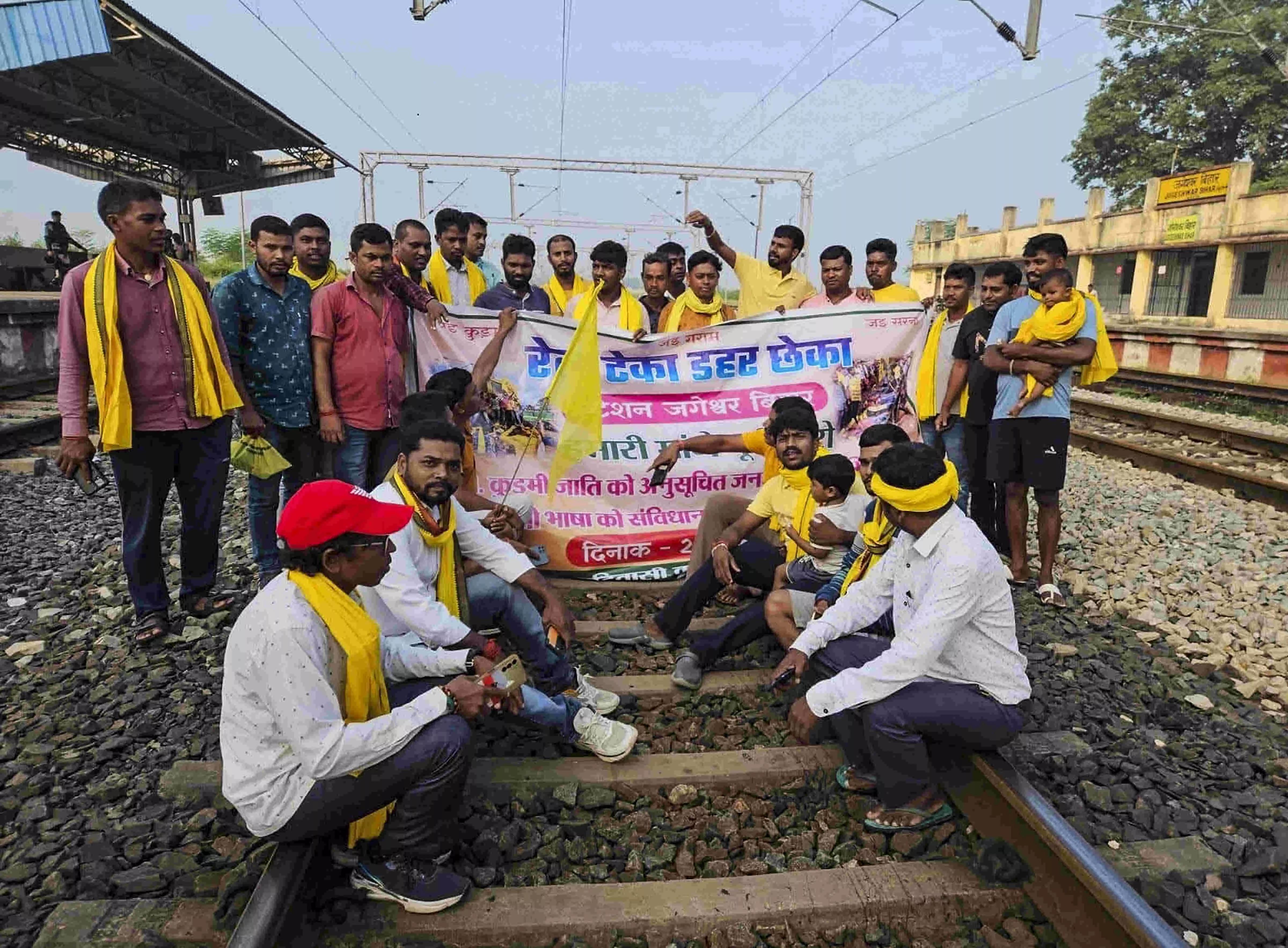 Rail blockade by Kurmis underway in Jharkhand, train services partially affected Rail blockade by Kurmis underway in Jharkhand, train services partially affected