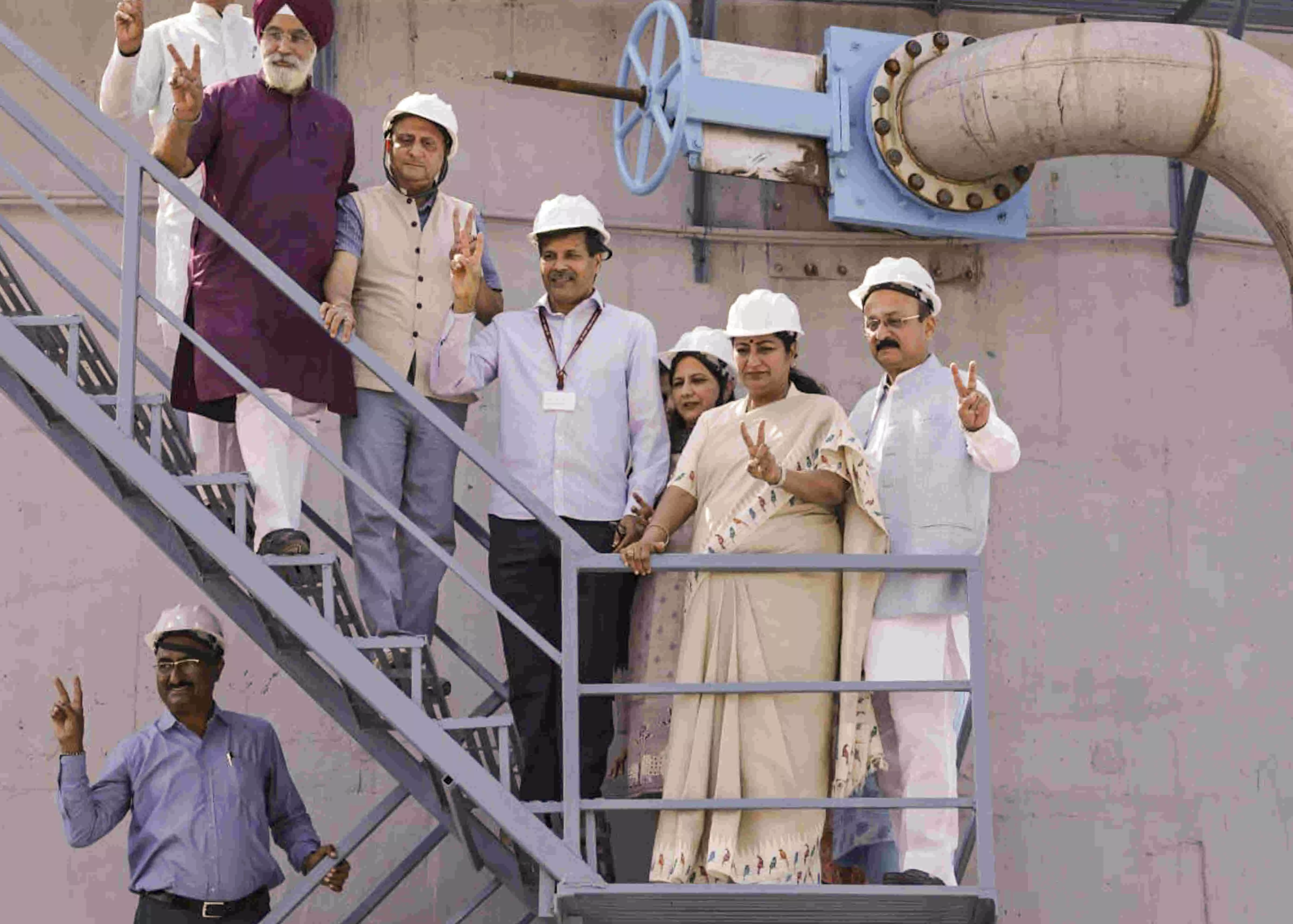 CM Gupta inaugurates Delhis first large-scale biogas plant at Nangli Dairy