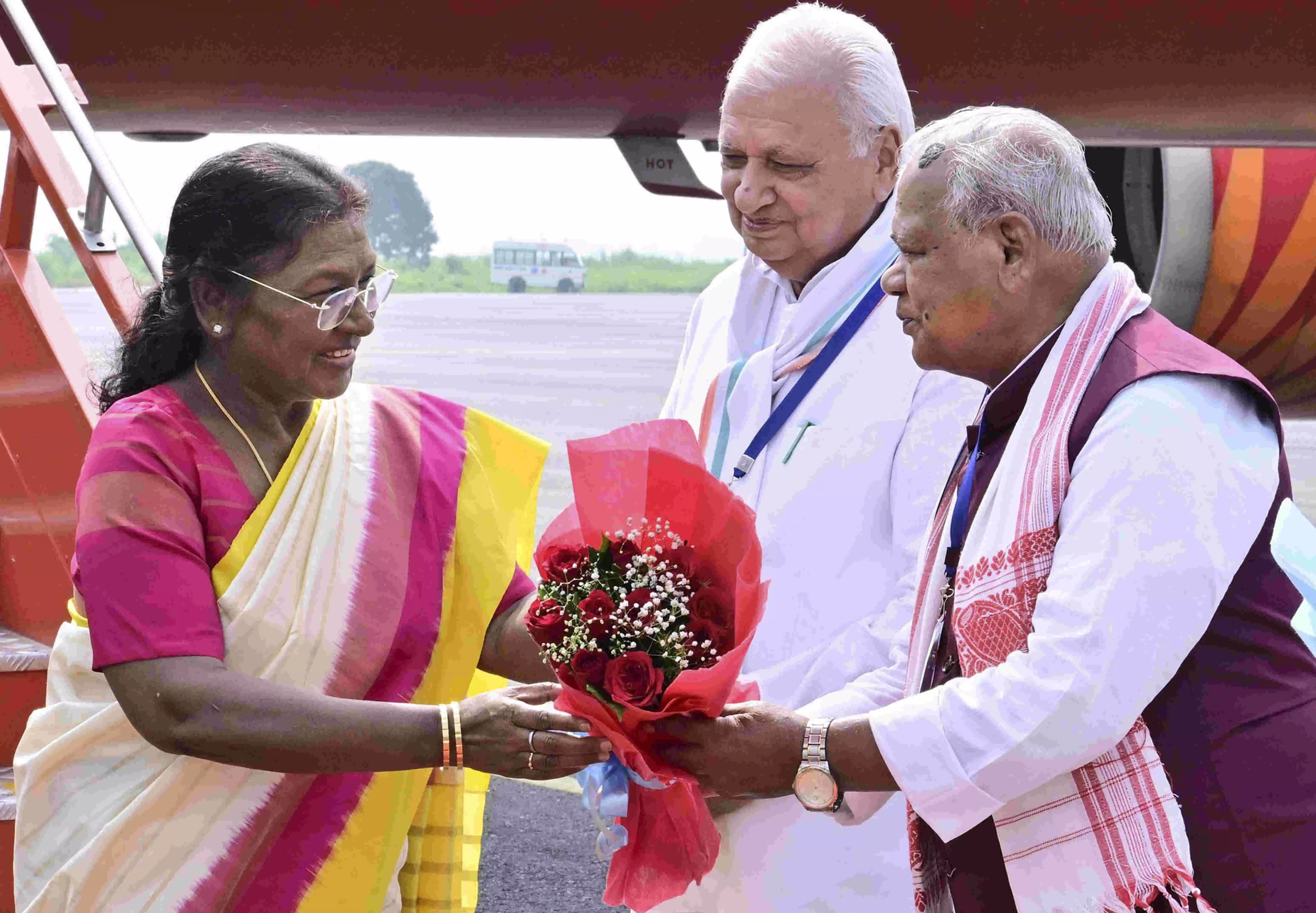 President Droupadi Murmu offers pind daan at Vishnupad temple in Bihars Gayaji