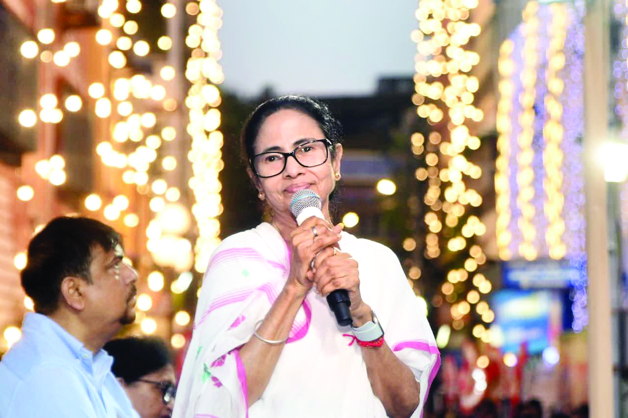 Mamata heralds Durga Puja 2025, sets stage for festive splendour Mamata heralds Durga Puja 2025, sets stage for festive splendour
