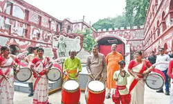 Mamata pens soulful tribute as Puja honours Bengal’s martyrs Mamata pens soulful tribute as Puja honours Bengal’s martyrs