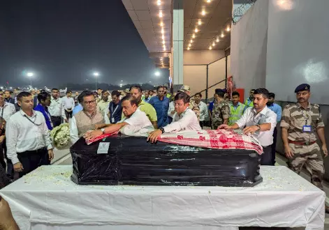 Singer Zubeen Gargs body begins final journey home as thousands pour on streets for last glimpse Singer Zubeen Gargs body begins final journey home as thousands pour on streets for last glimpse