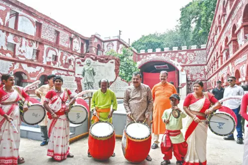 Mamata pens soulful tribute as Puja honours Bengal’s martyrs Mamata pens soulful tribute as Puja honours Bengal’s martyrs