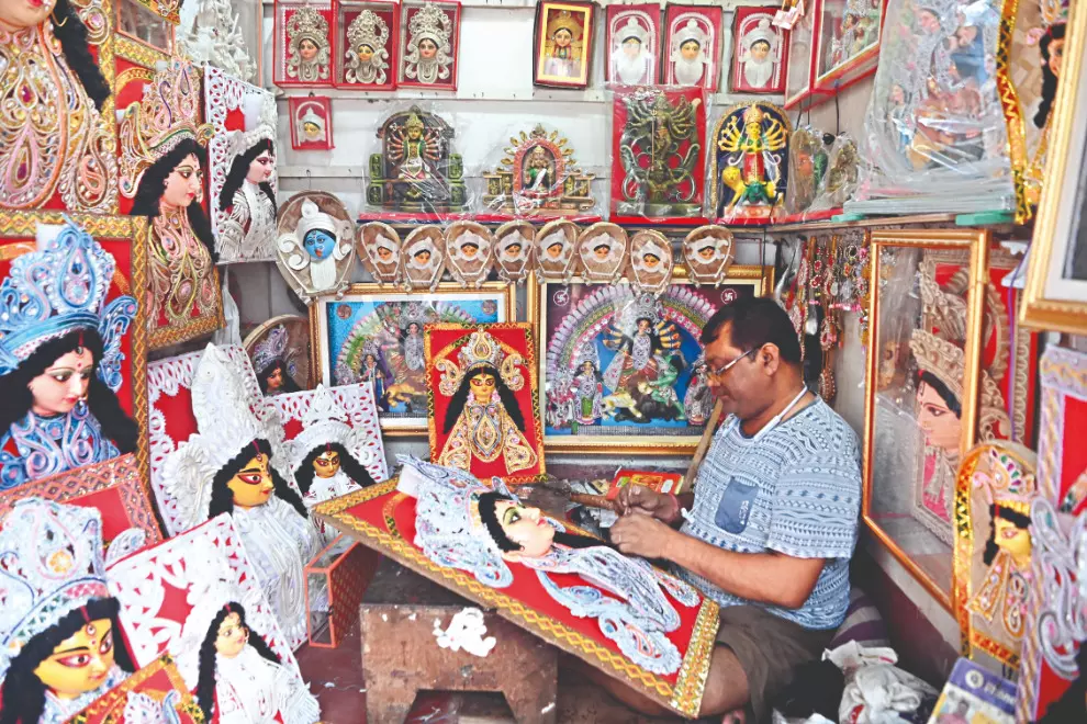 Dressing the Goddess Tradition, Faith & Survival Dressing the Goddess Tradition, Faith & Survival