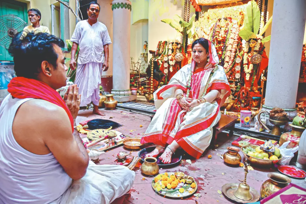 Sadhaba Puja When Durga resides within Sadhaba Puja When Durga resides within