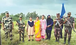 Inadvertent border crossing: BSF reunites girl with kin Inadvertent border crossing: BSF reunites girl with kin