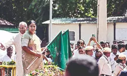 CM Gupta flags off DTC Delhi-Baraut interstate AC buses