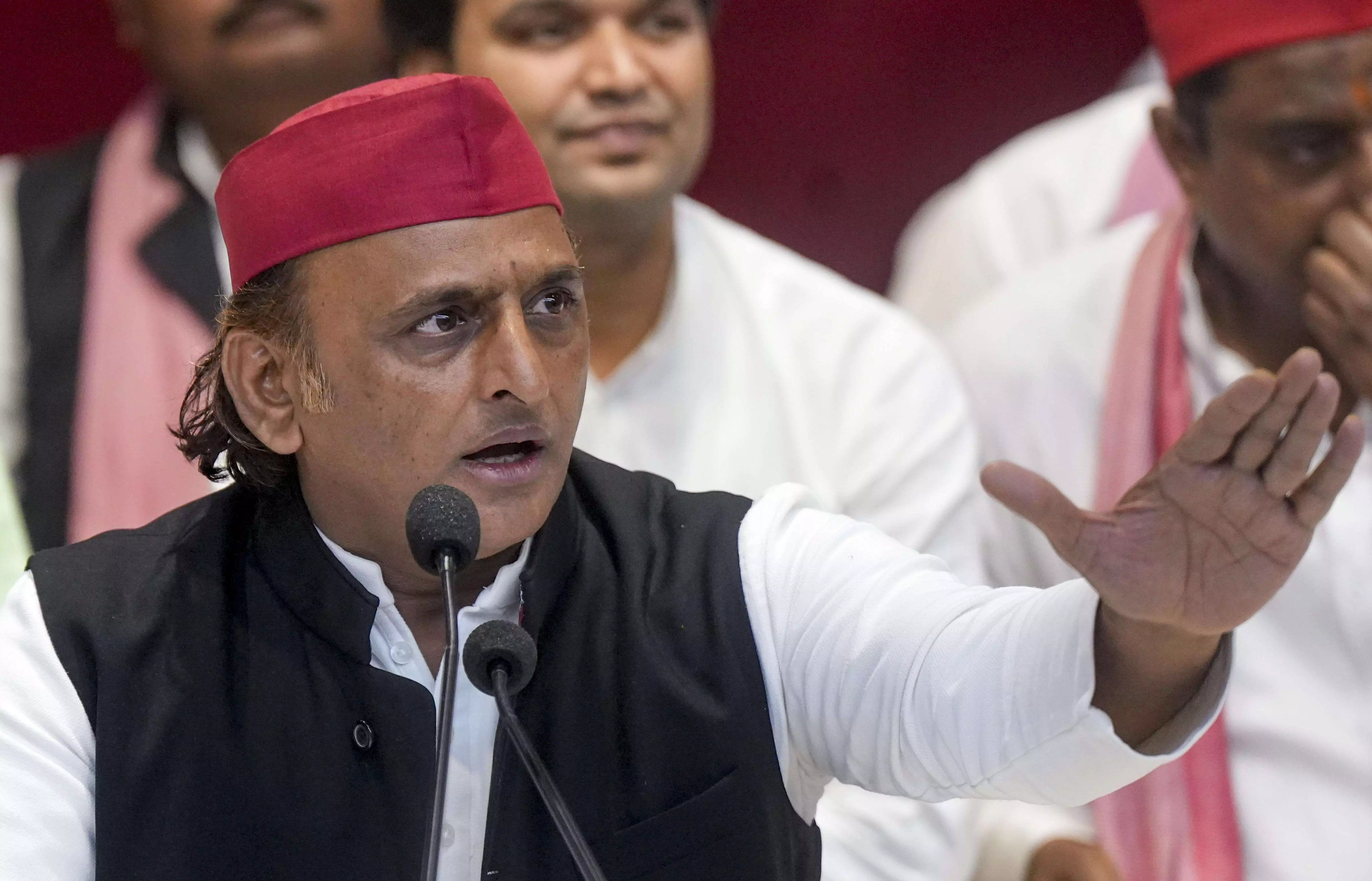 All false cases against Azam Khan will be withdrawn once SP comes to power in UP: Akhilesh