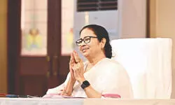 Mamata pays tribute to freedom fighter Pritilata Waddedar Mamata pays tribute to freedom fighter Pritilata Waddedar