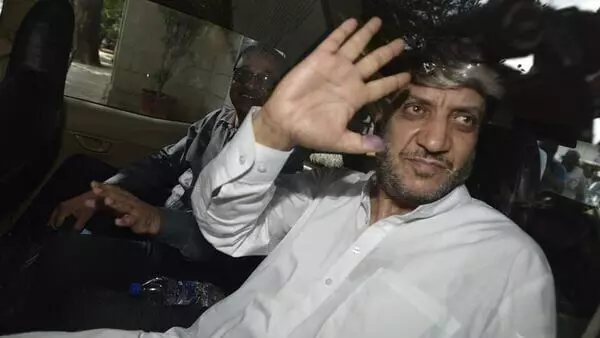 Furnish details of separatist leader Shabir Ahmed Shahs custody in other criminal cases: SC to NIA