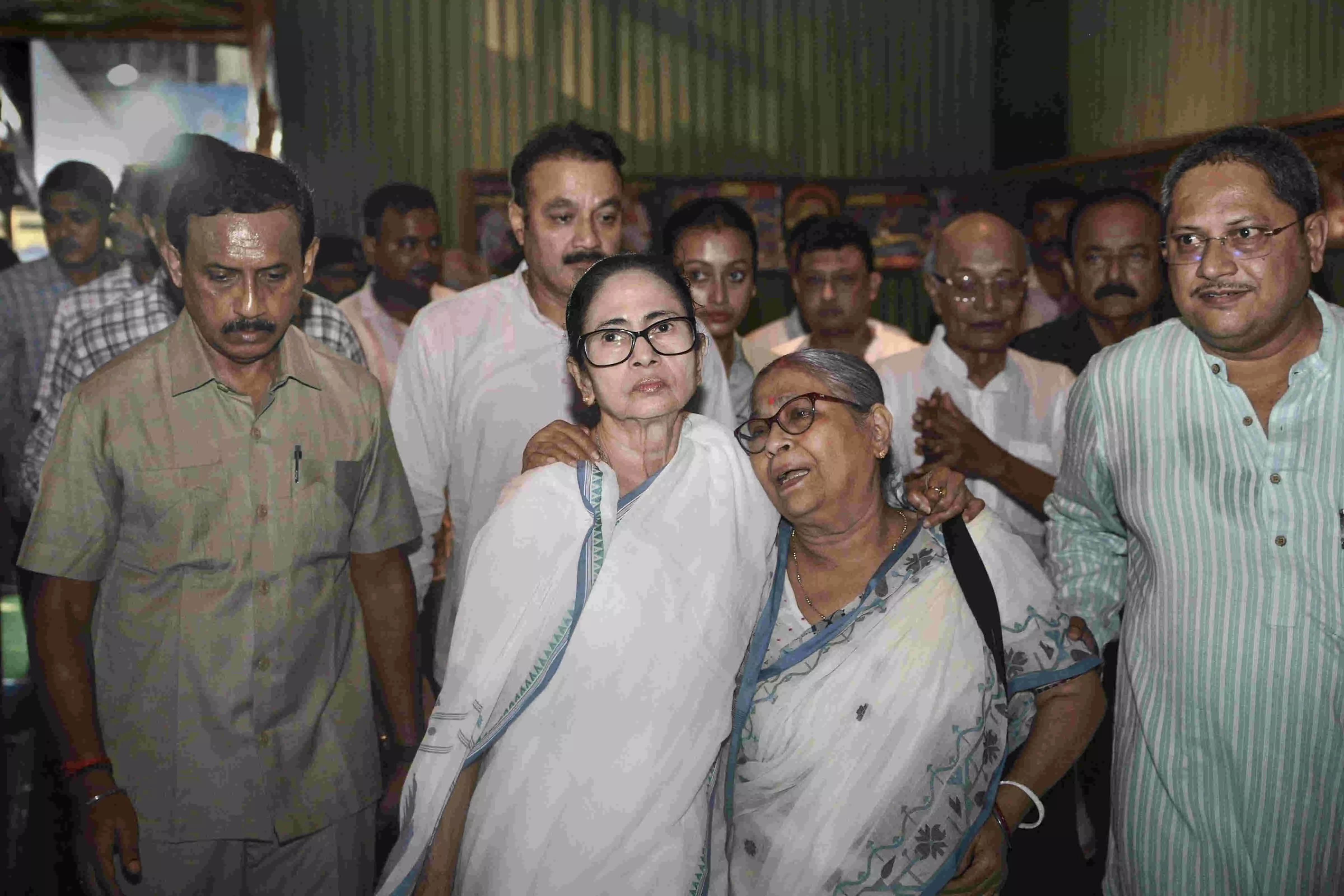 Bengal govt to provide Rs 2 lakh ex gratia to kin of those who lost lives due to rain: Mamata Bengal govt to provide Rs 2 lakh ex gratia to kin of those who lost lives due to rain: Mamata