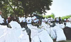 Yamuna tides turn: Ministers, volunteers dive into Swachhata drive Yamuna tides turn: Ministers, volunteers dive into Swachhata drive