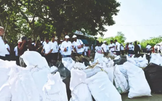 Yamuna tides turn: Ministers, volunteers dive into Swachhata drive