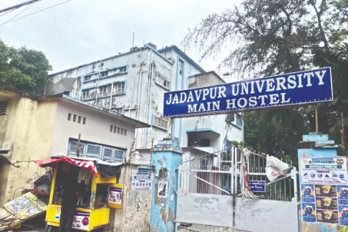 High Court orders closure of  JU hostels during Puja break