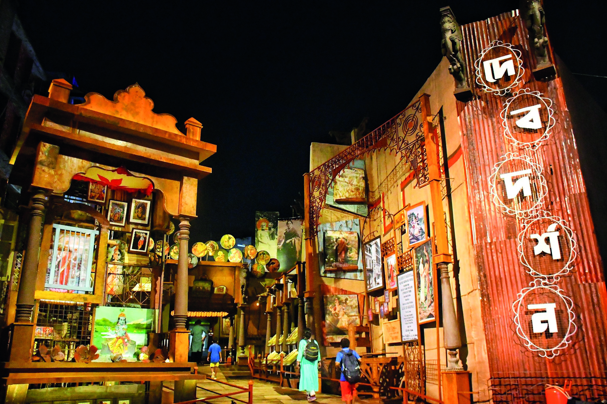 Fusing art & awareness | Pujas honour Ravi Verma, spotlight digital addiction Fusing art & awareness | Pujas honour Ravi Verma, spotlight digital addiction