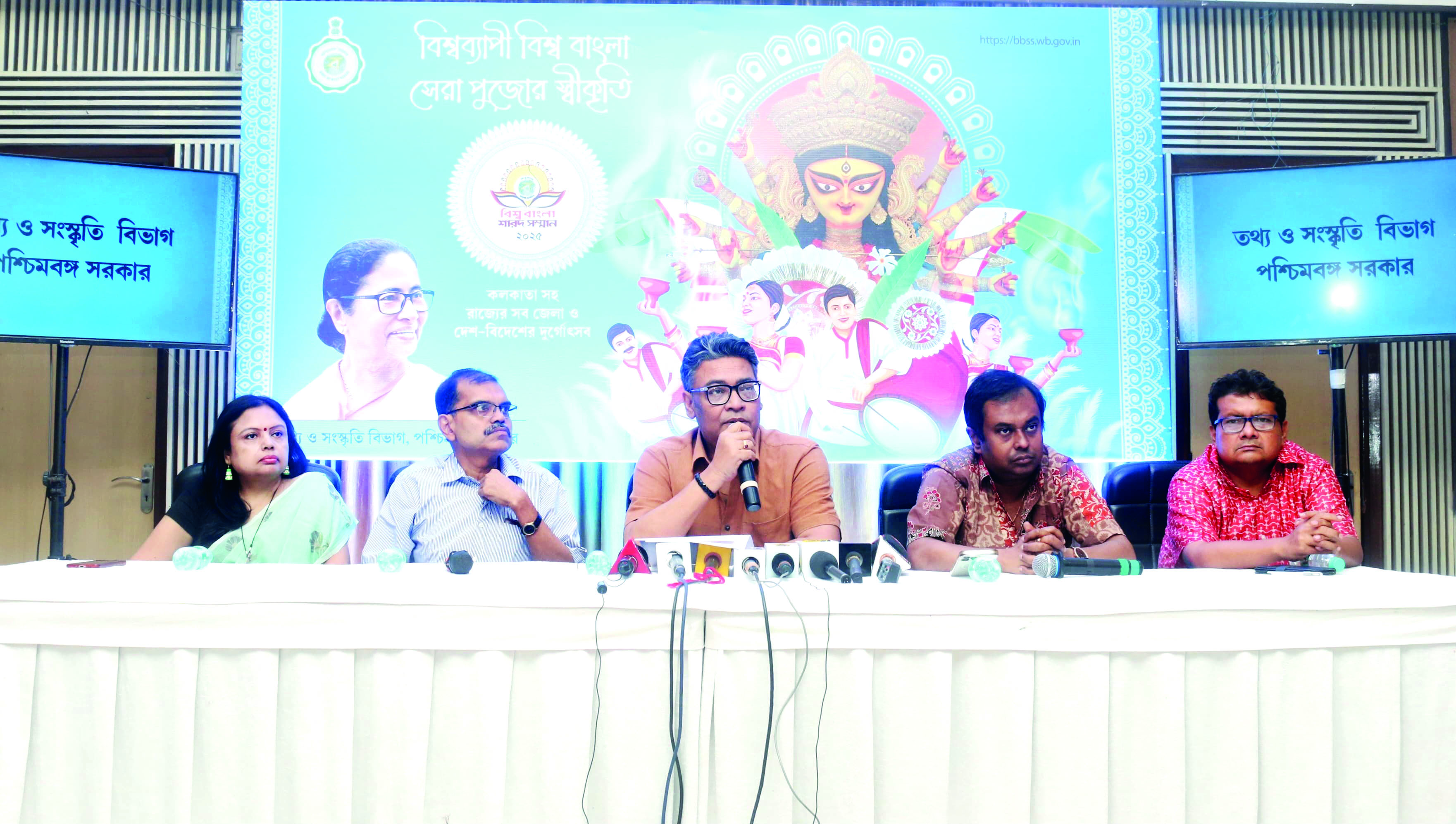 Honours: 113 pujas awarded ‘Sharad Samman’, 24 in ‘Serar Sera’ category; Carnival in the districts on October 4 Honours: 113 pujas awarded ‘Sharad Samman’, 24 in ‘Serar Sera’ category; Carnival in the districts on October 4