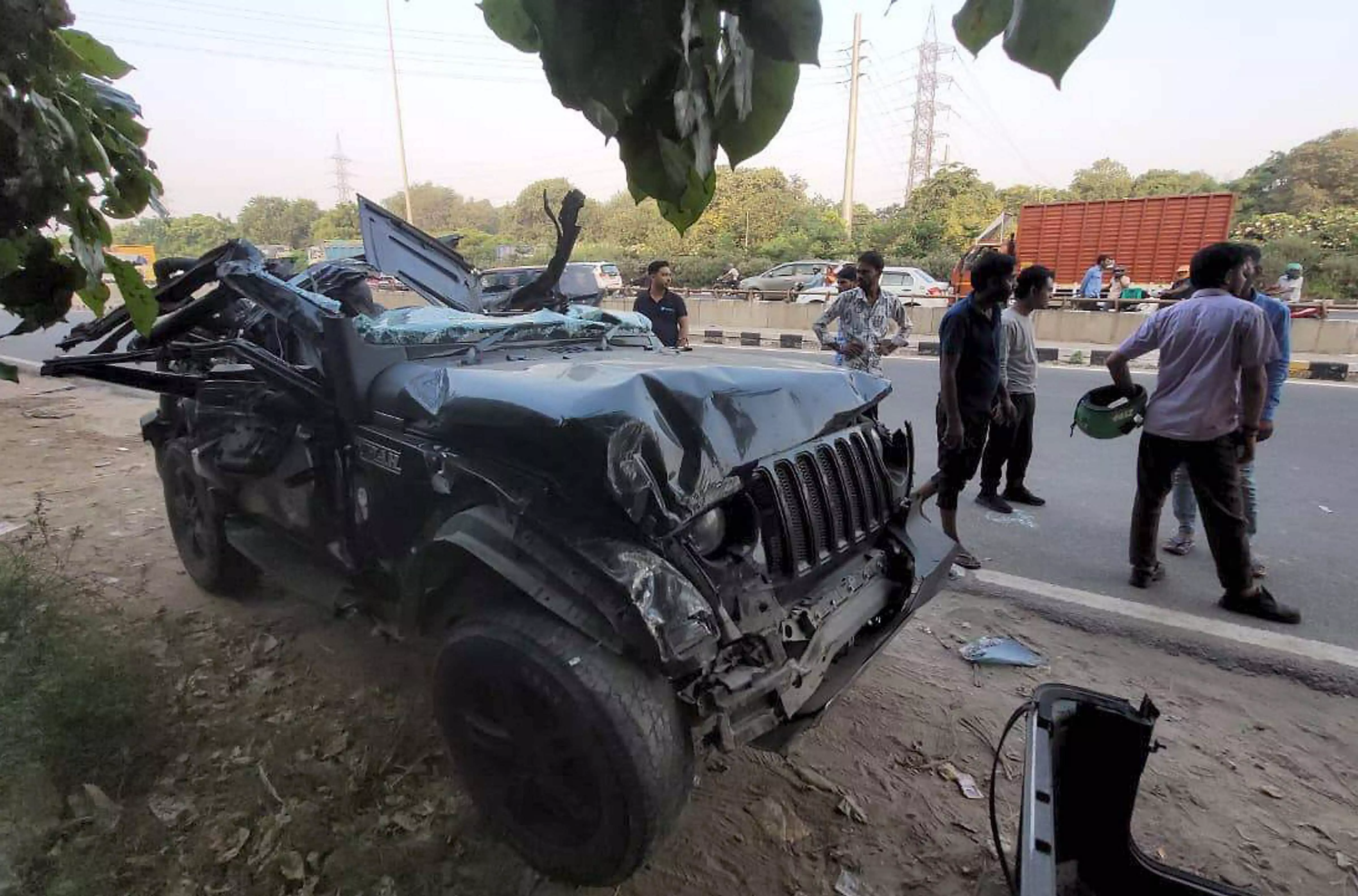 Five killed, one injured after speeding Thar collides with divider on Delhi-Gurugram expressway