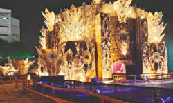 Mirrors, Dubai skyline & dreams: Unique themes woo revellers Mirrors, Dubai skyline & dreams: Unique themes woo revellers