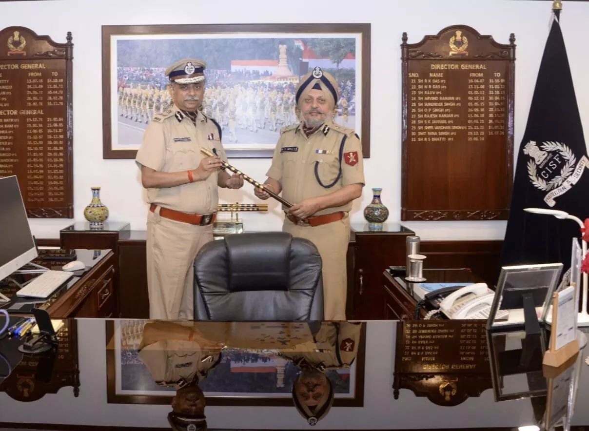 Praveer Ranjan takes charge as new CISF Director General Praveer Ranjan takes charge as new CISF Director General