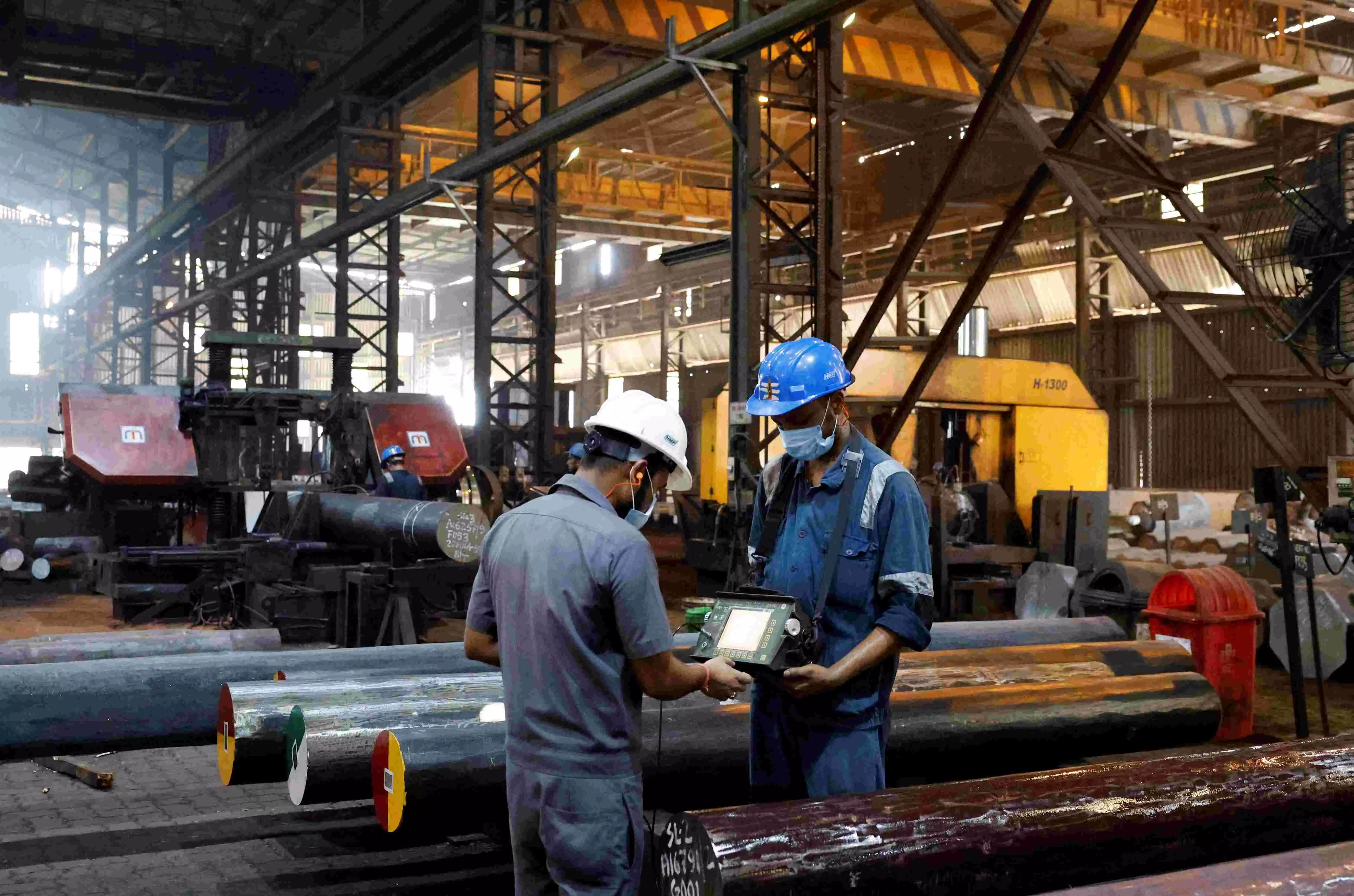 Indias manufacturing activity falls to 4-month low in Sep as new orders, output moderate