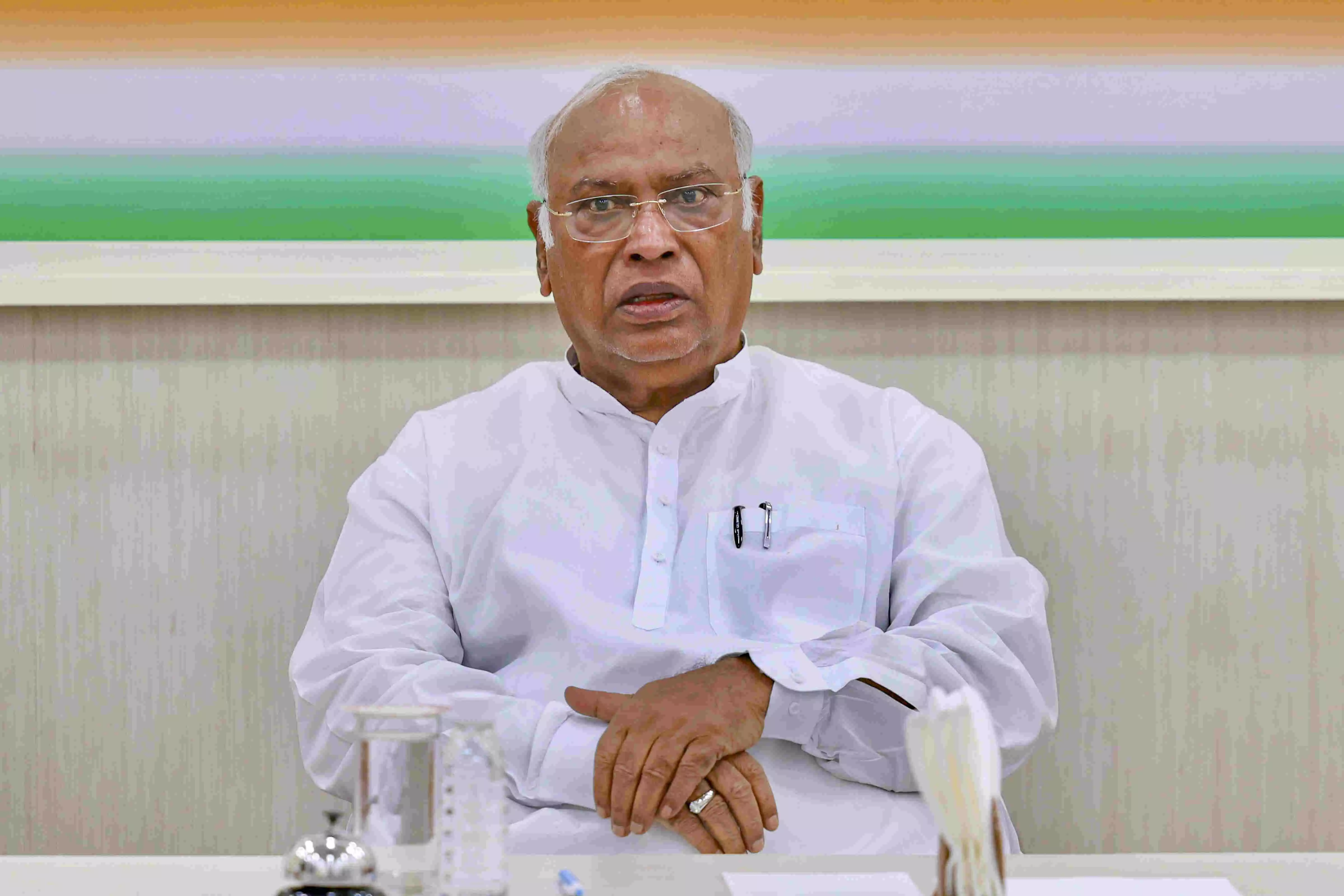 PM Modi speaks to Kharge, wishes him speedy recovery