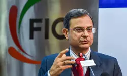 Gold prices new barometer of global uncertainty like crude oil in past : RBI Governor Gold prices new barometer of global uncertainty like crude oil in past : RBI Governor