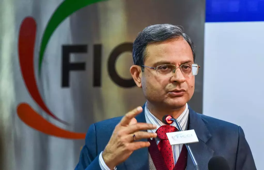 Gold prices new barometer of global uncertainty like crude oil in past : RBI Governor
