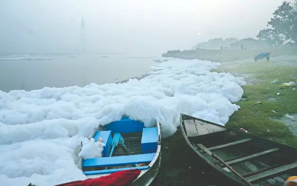 Govt rolls out plan to tackle Yamuna froth ahead of Chhath Puja