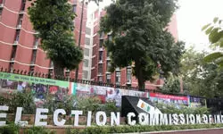 Anganwadi workers to help verify identity of burqa-clad voters at booths: CEC on Bihar polls Anganwadi workers to help verify identity of burqa-clad voters at booths: CEC on Bihar polls